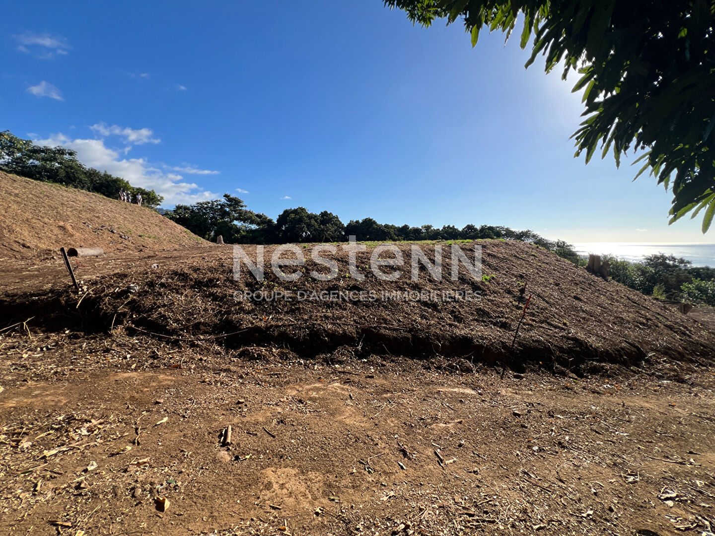 A vendre beau terrain à construire de 874 m2 situé à ARUE, avec une belle vue mer