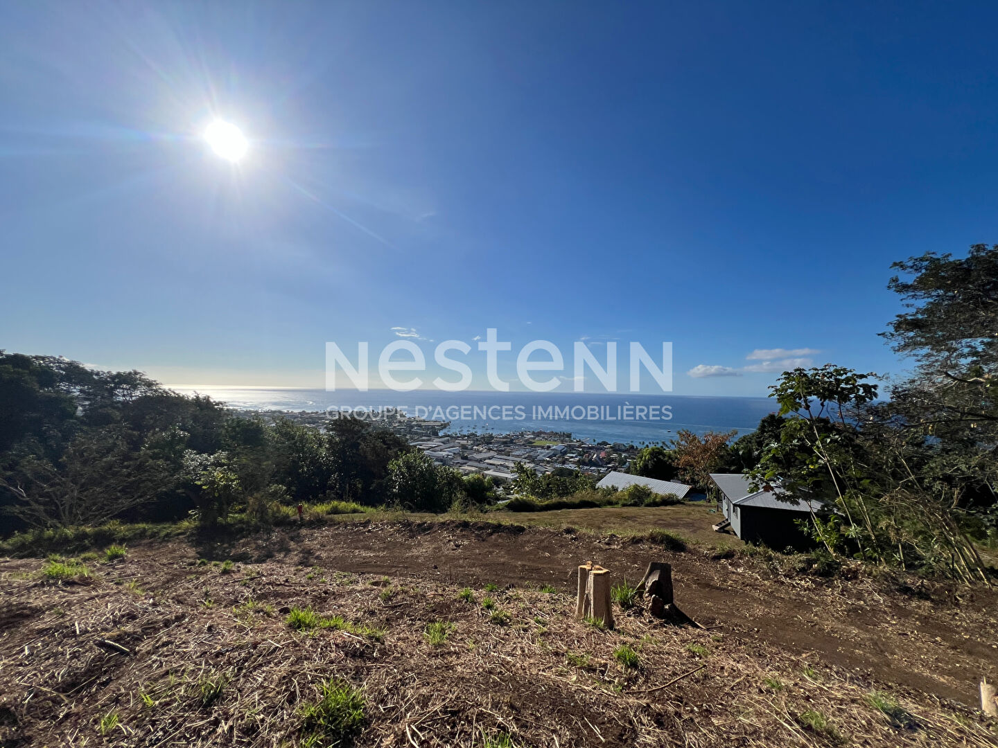 A vendre beau terrain à construire de 874 m2 situé à ARUE, avec une belle vue mer