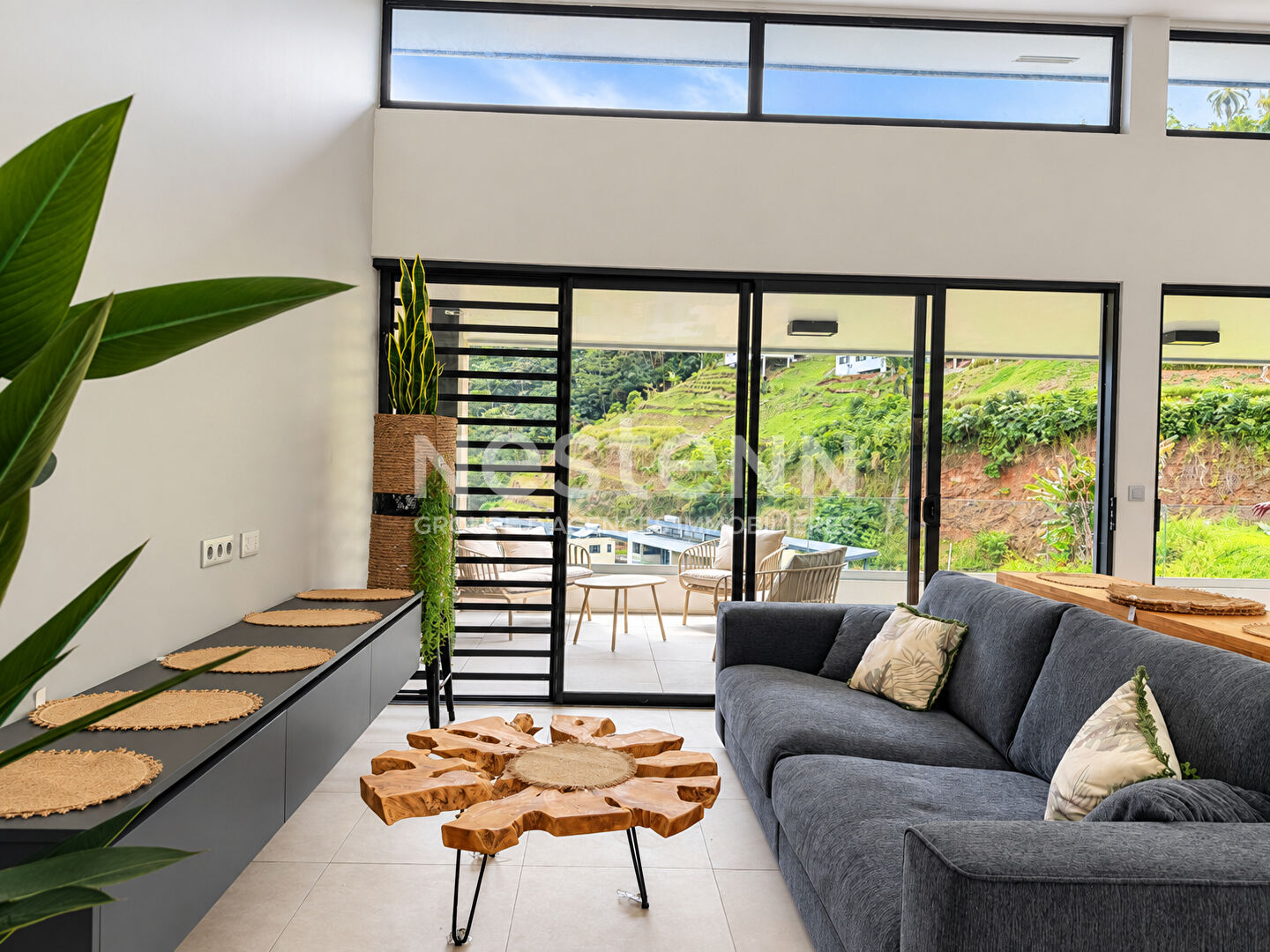 A vendre sur PAMATAI HILLS jolie maison neuve F4 mitoyenne de 118,8 m2, avec vue dégagée