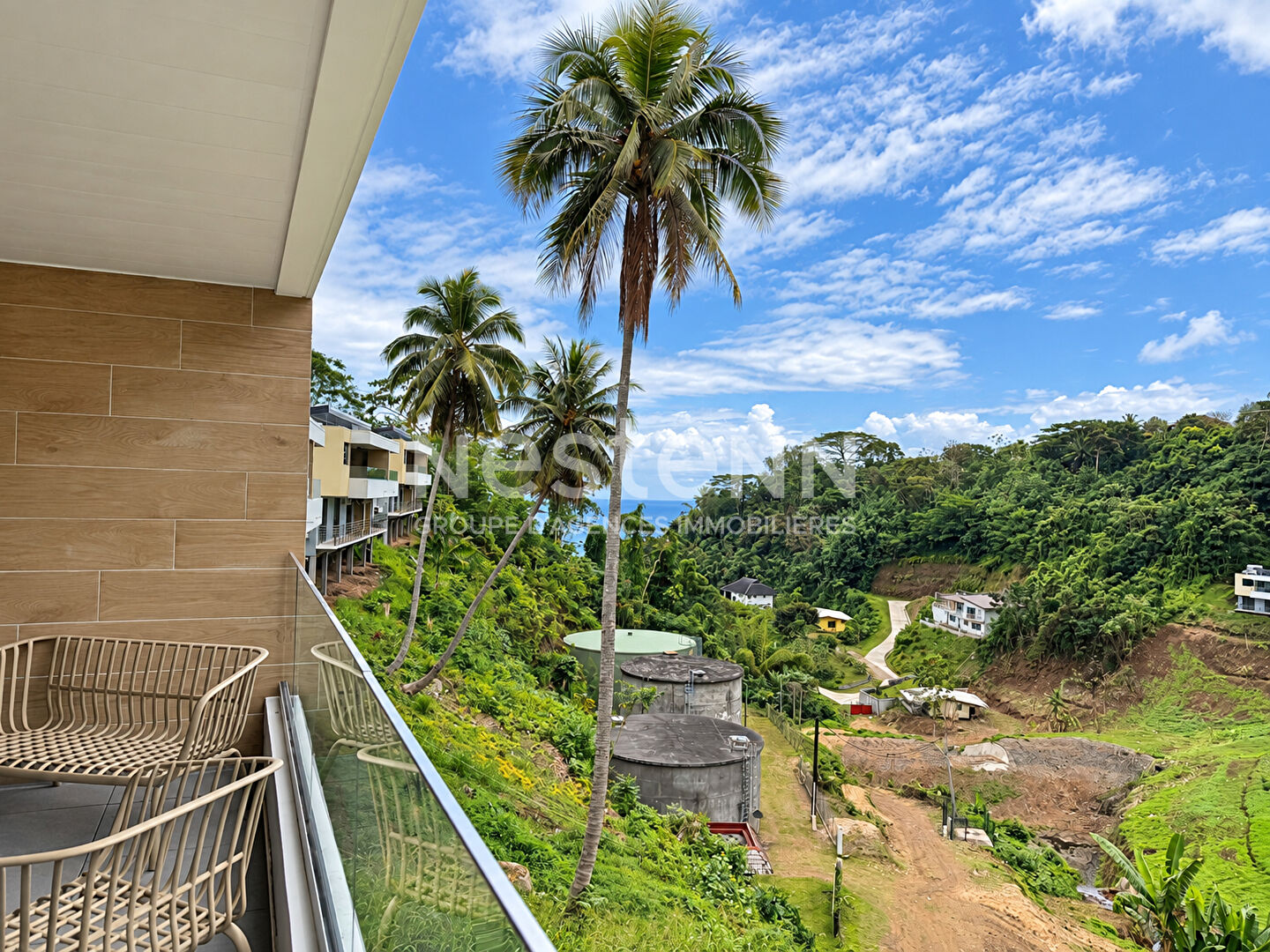 A vendre sur PAMATAI HILLS jolie maison neuve F4 mitoyenne de 118,8 m2, avec vue dégagée