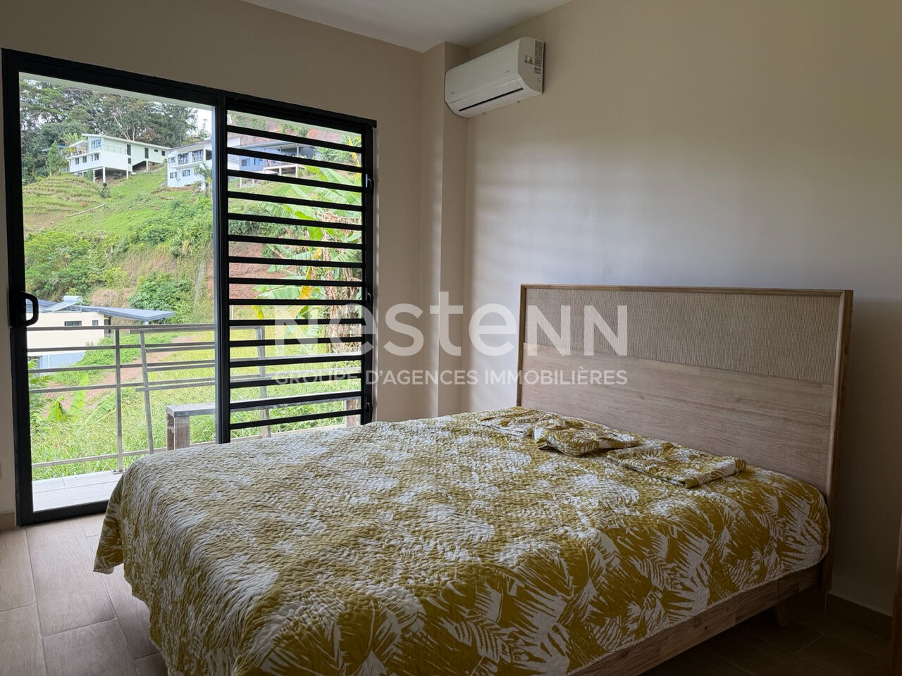 A vendre sur PAMATAI HILLS jolie maison neuve F4 mitoyenne de 118,8 m2, avec vue dégagée
