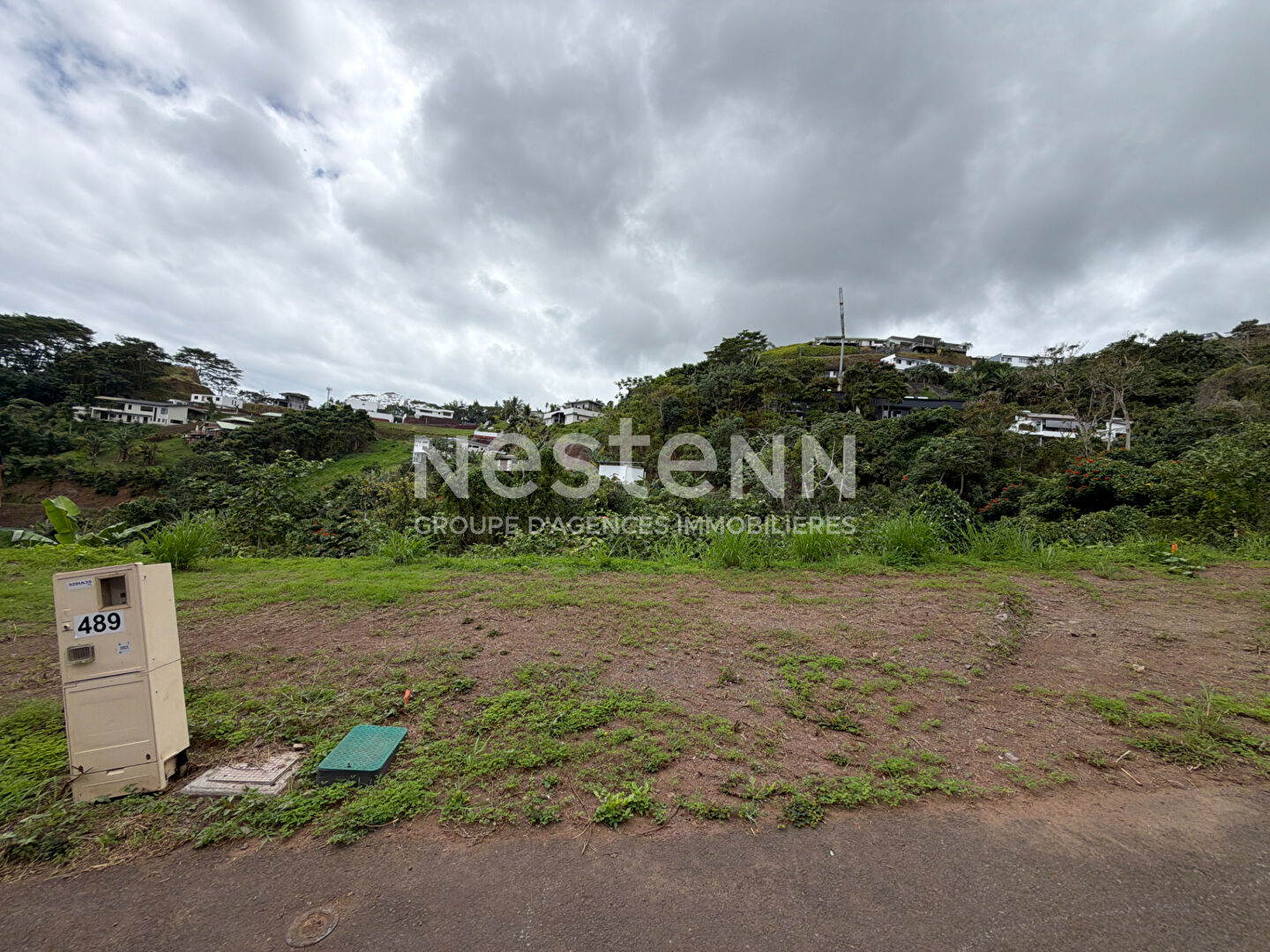 A vendre sur le lotissement PAMATAI HILLS Terrain de 831m2, avec une jolie vue sur une petite vallée calme