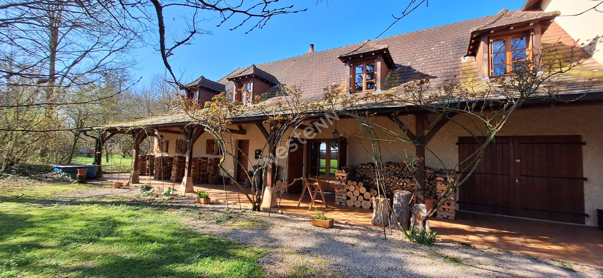 Maison 6 pièces 277 m² · à Romenay · 277 m² · 399 000 €