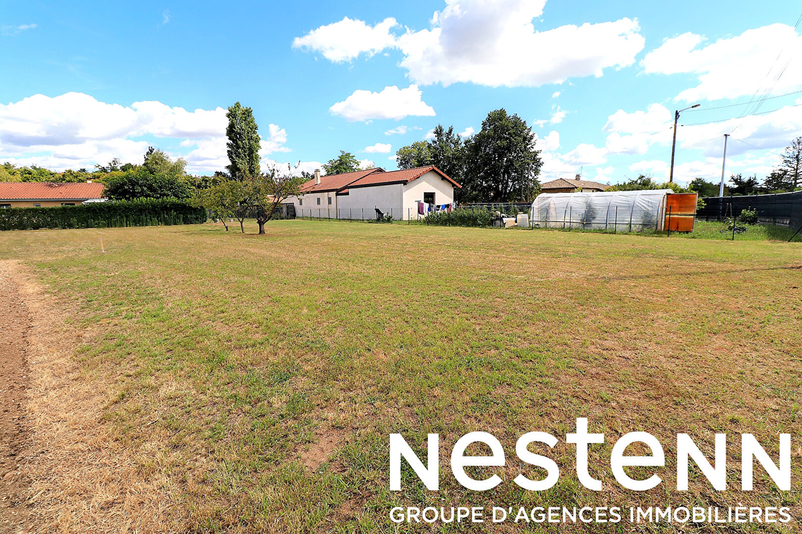 Terrain Constructible de 800m2 environ - 01570 MANZIAT