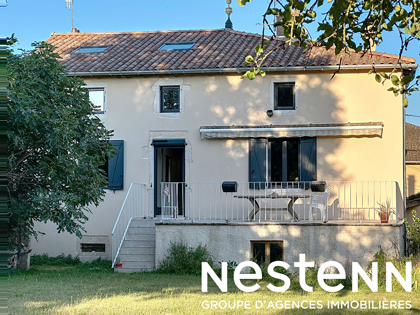 A vendre : Maison de village - 5 chambres - 2500m2 de terrain - dépendance - Secteur MACON (71000)