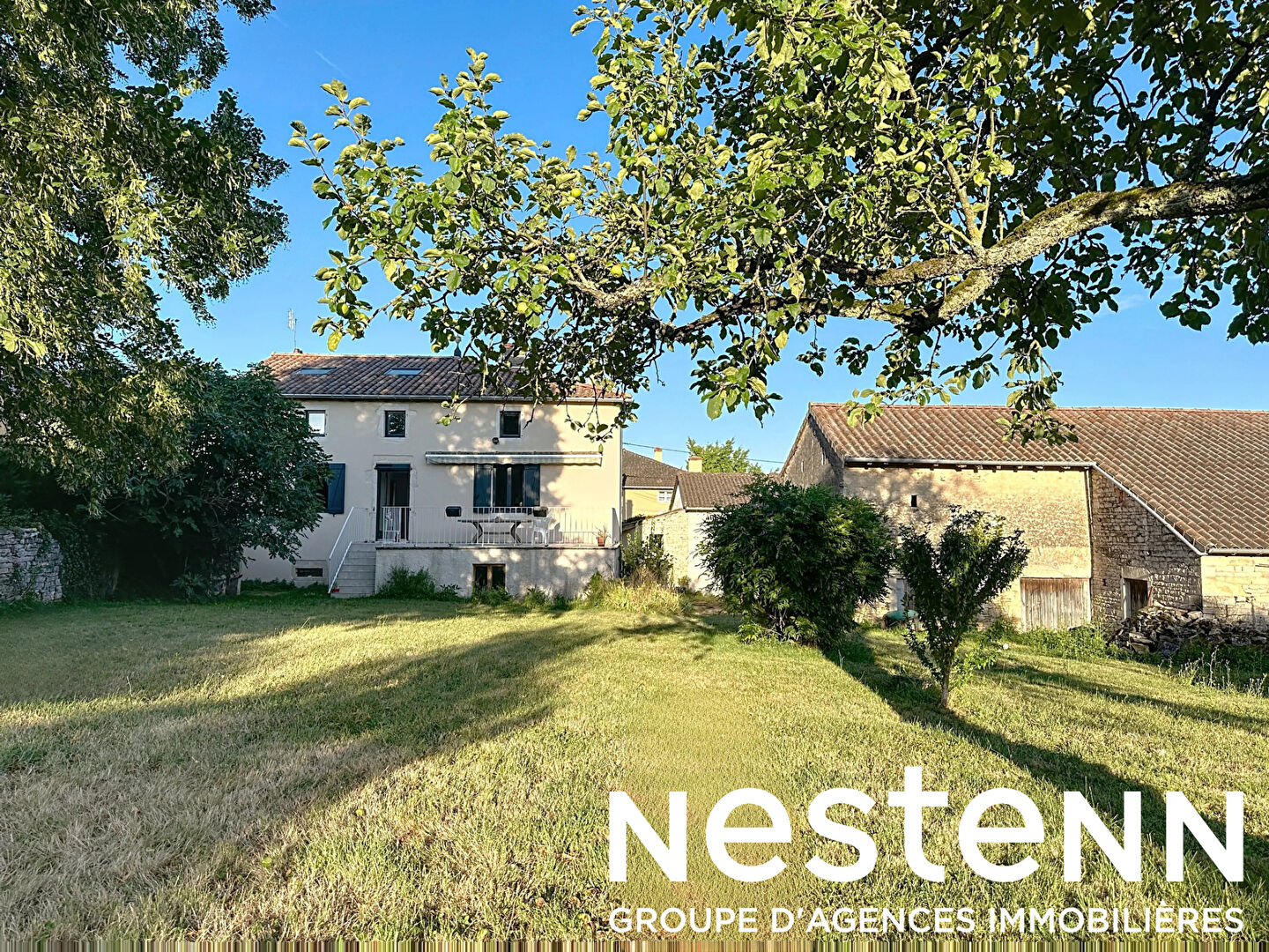 A vendre : Maison de village - 5 chambres - 2500m2 de terrain - dépendance - Secteur MACON (71000)