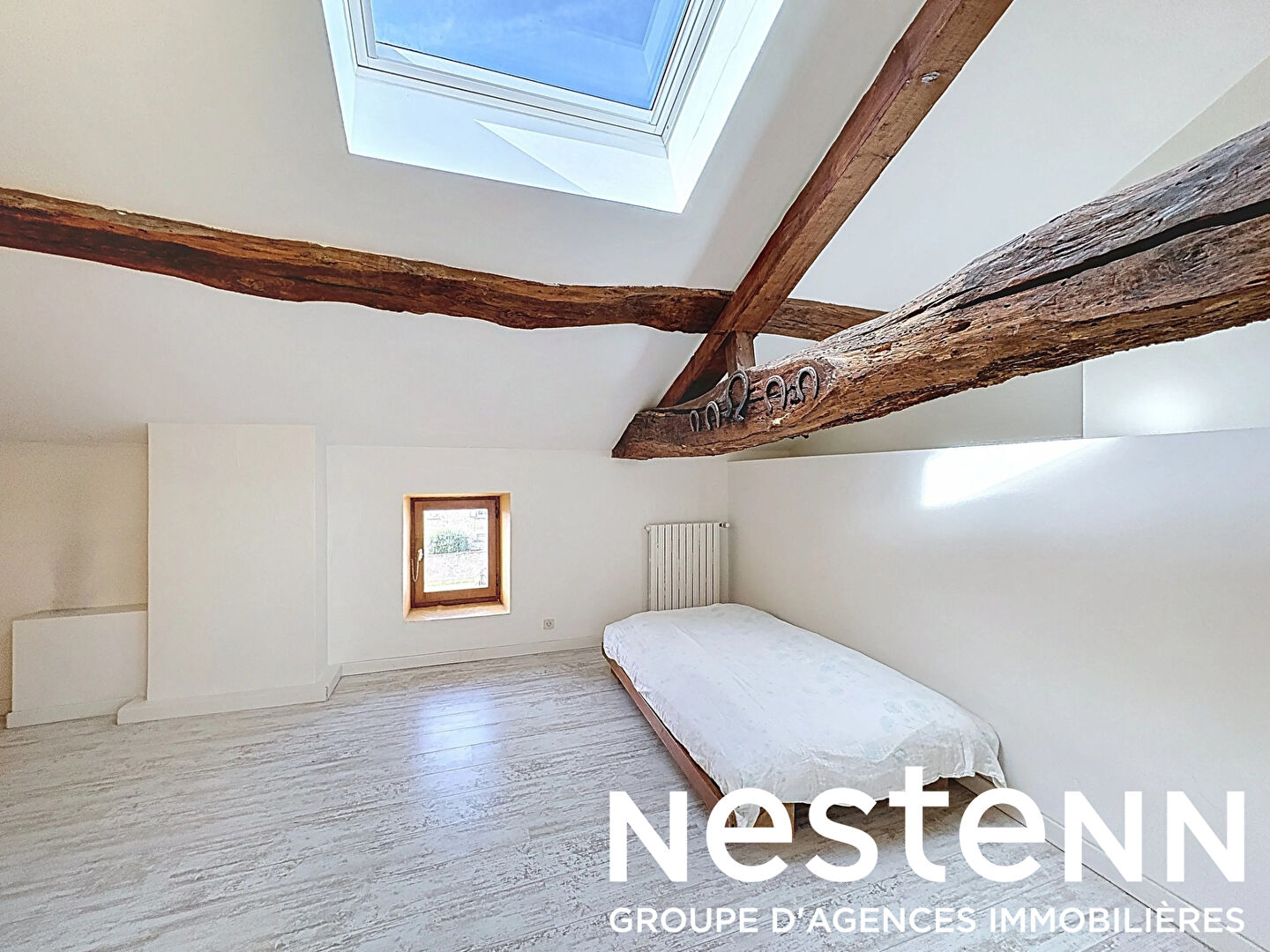 A vendre : Maison de village - 5 chambres - 2500m2 de terrain - dépendance - Secteur MACON (71000)