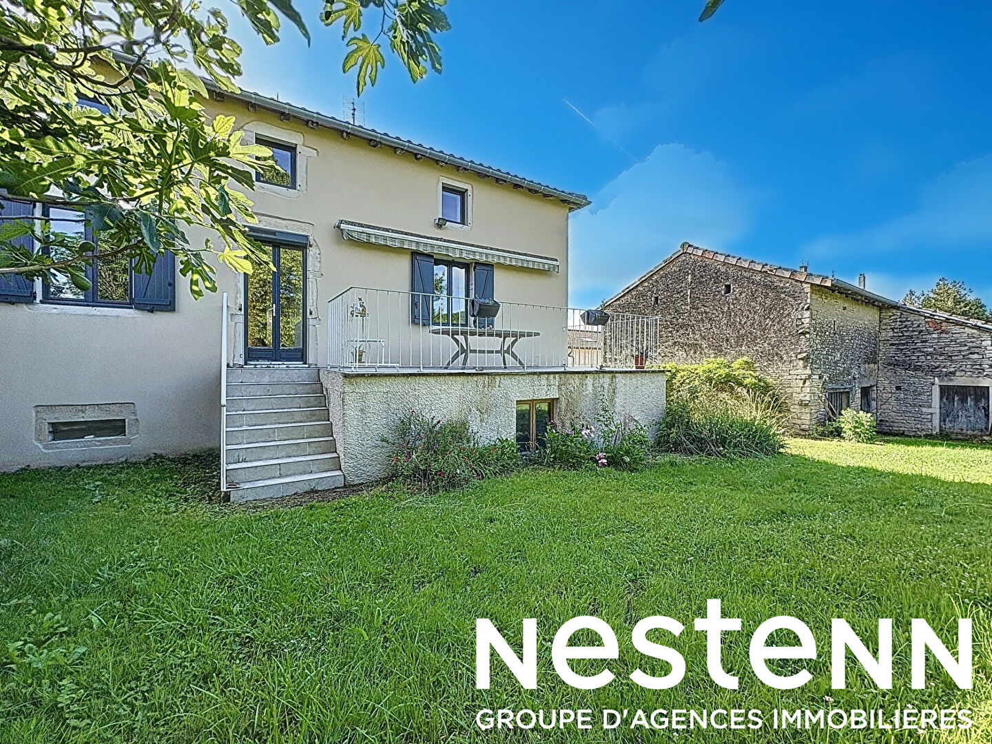 A vendre : Maison de village - 5 chambres - 2500m2 de terrain - dépendance - Secteur MACON (71000)