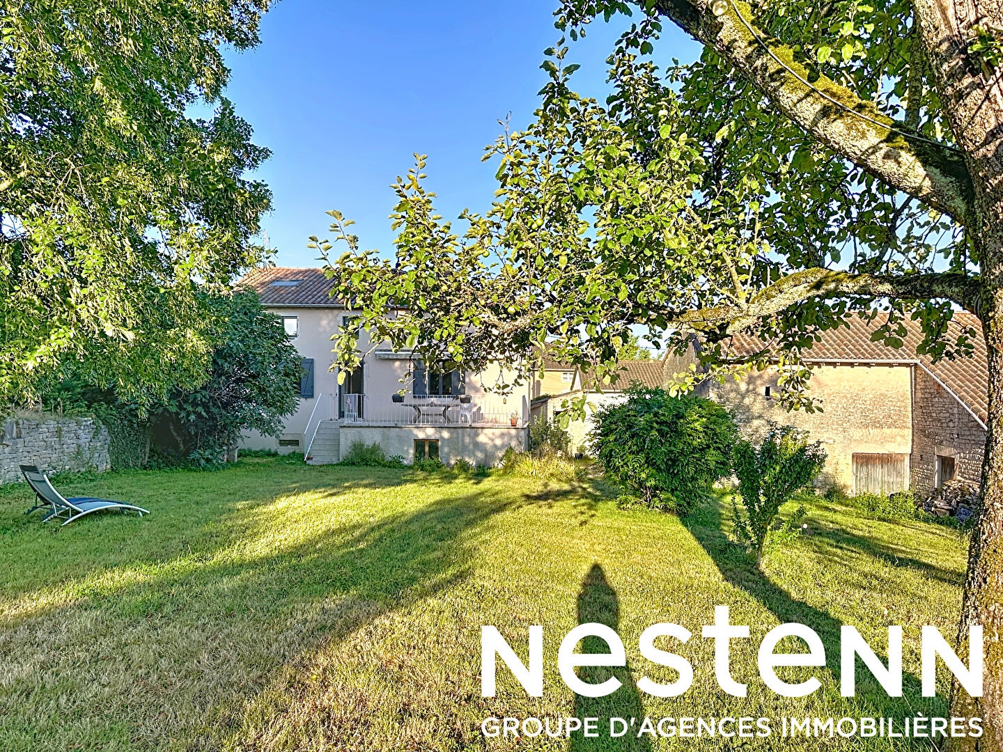 A vendre : Maison de village - 5 chambres - 2500m2 de terrain - dépendance - Secteur MACON (71000)