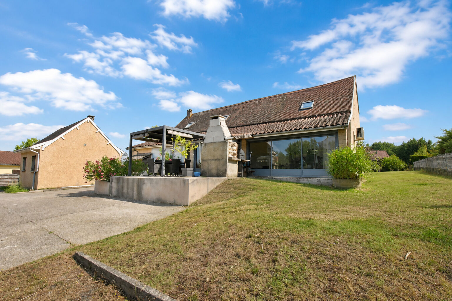Maison 8 pièces 278 m² · à Bergerac · 278 m² · 318 000 €