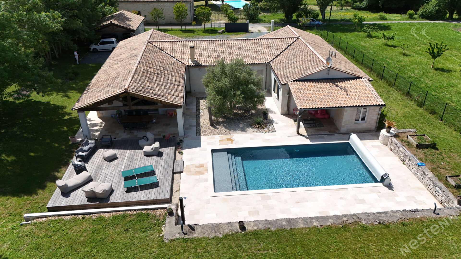 Maison contemporaine de plain pied avec piscine
