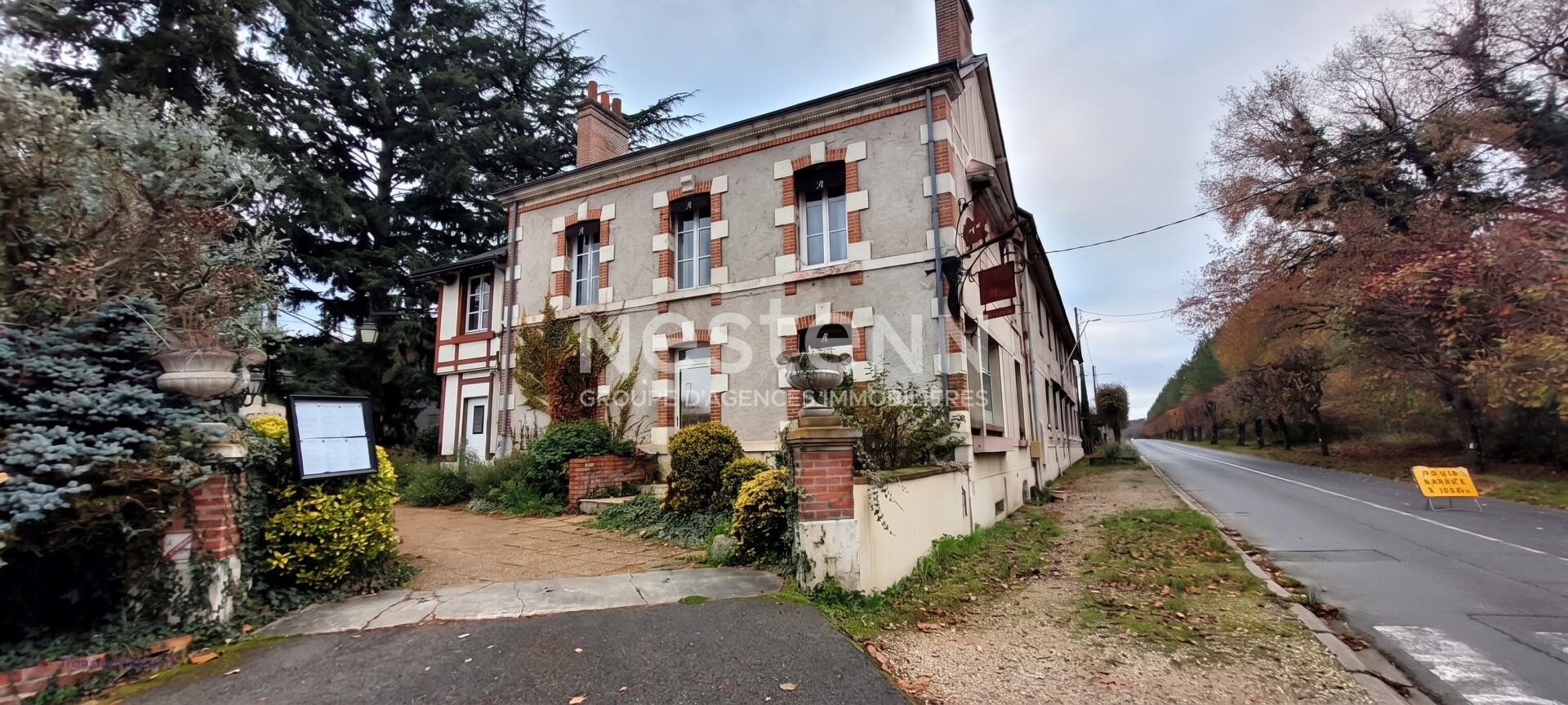 Local commercial 2800 m² · à Bracieux · 2 800 m² · 487 600 €