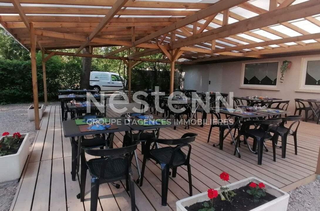 Local commercial 570 m² · à Saint-Gervais-la-Forêt · 570 m² · 272 500 €