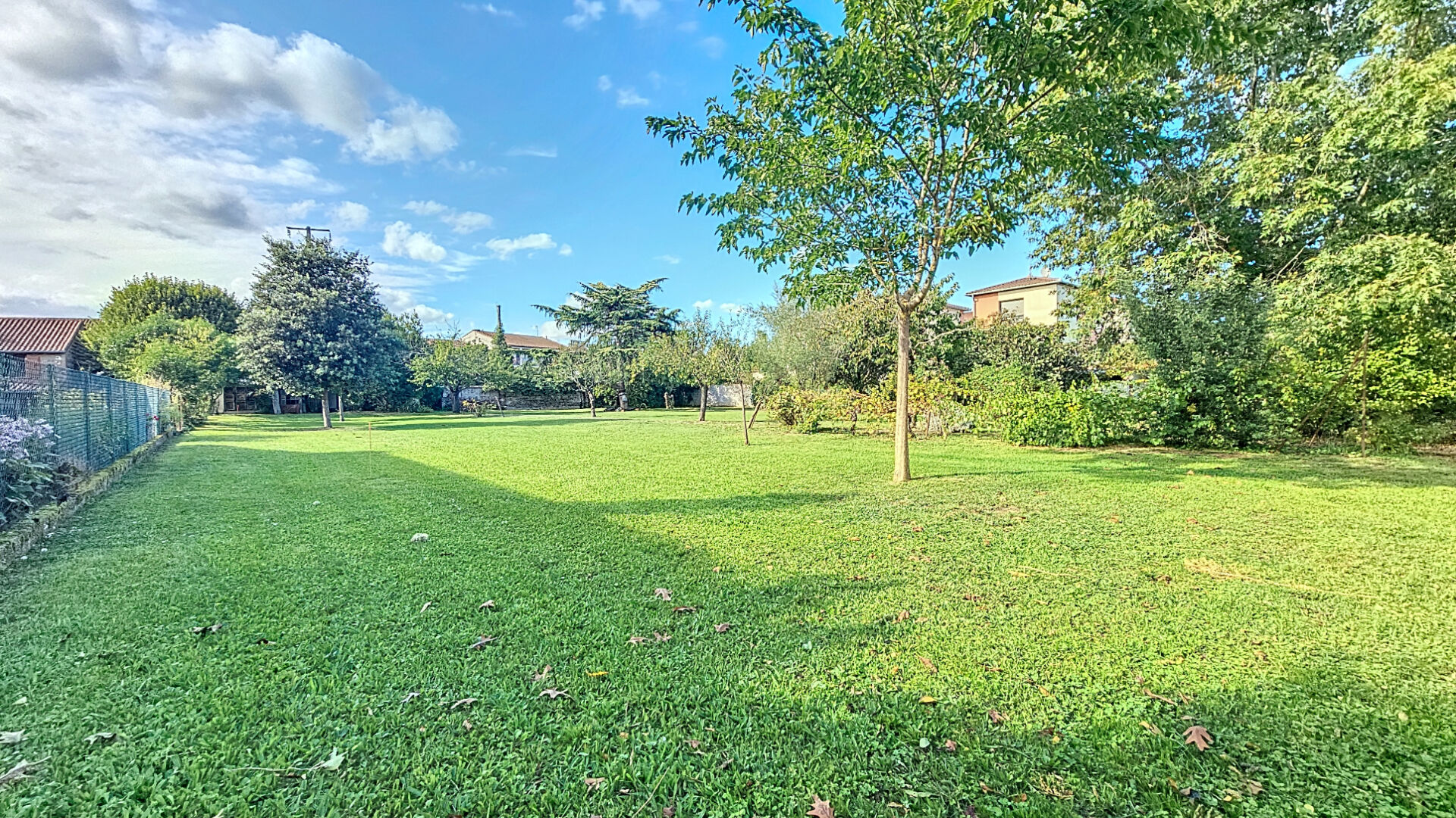 Terrain viabilisé hyper centre Carbonne · 87 200 €