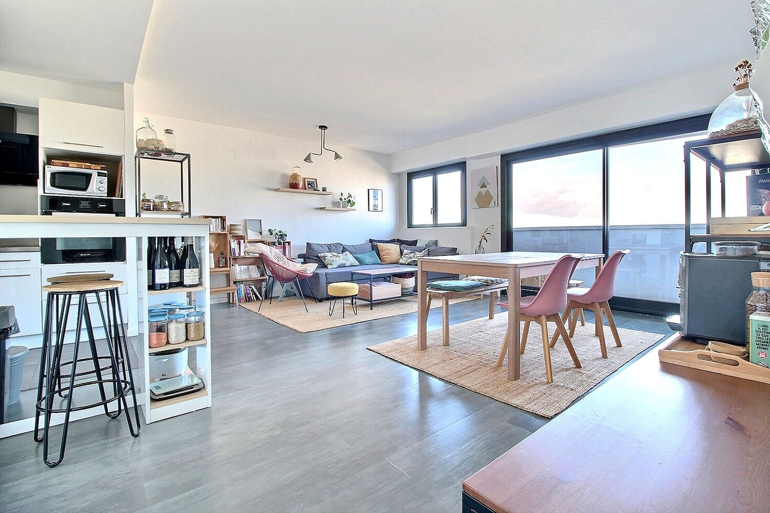 Courbevoie appartement  à vendre 2 pièces  TRANSPORTS  COMMERCES DPE C  LUMINEUX