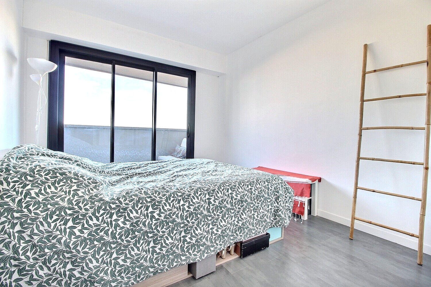 Courbevoie appartement  à vendre 2 pièces  TRANSPORTS  COMMERCES DPE C  LUMINEUX