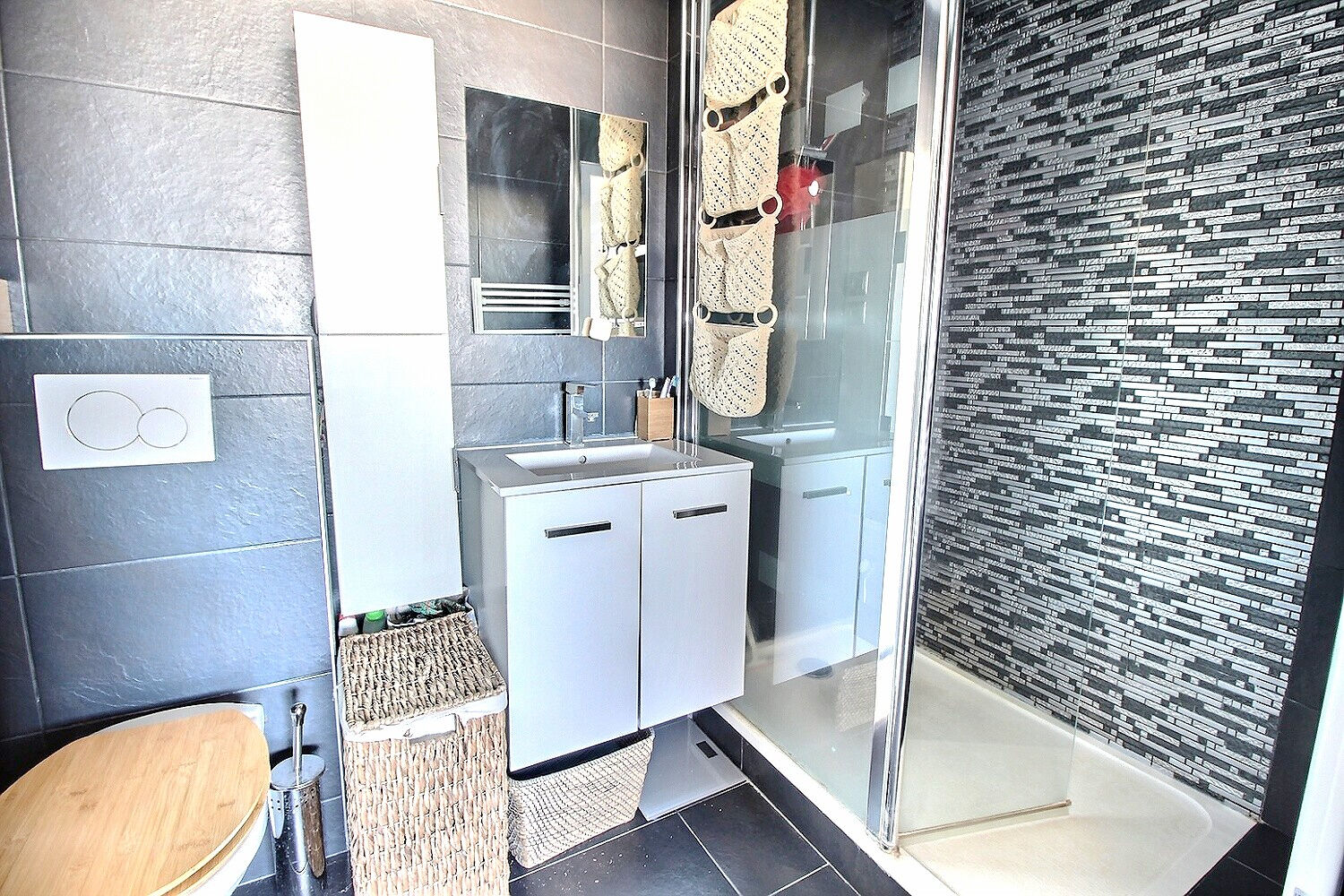 Courbevoie appartement  à vendre 2 pièces  TRANSPORTS  COMMERCES DPE C  LUMINEUX