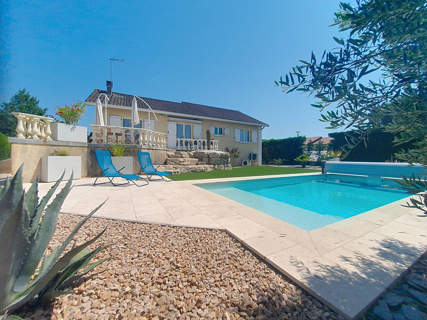 Maison Hieres Sur Amby avec soussol complet sur un grand terrain de