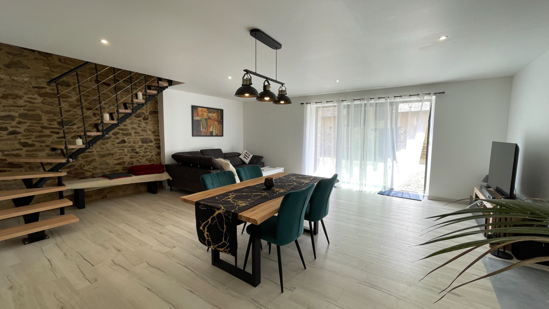 À VENDRE : Maison de 165m² à 10mins de Dinan avec 3 chambres