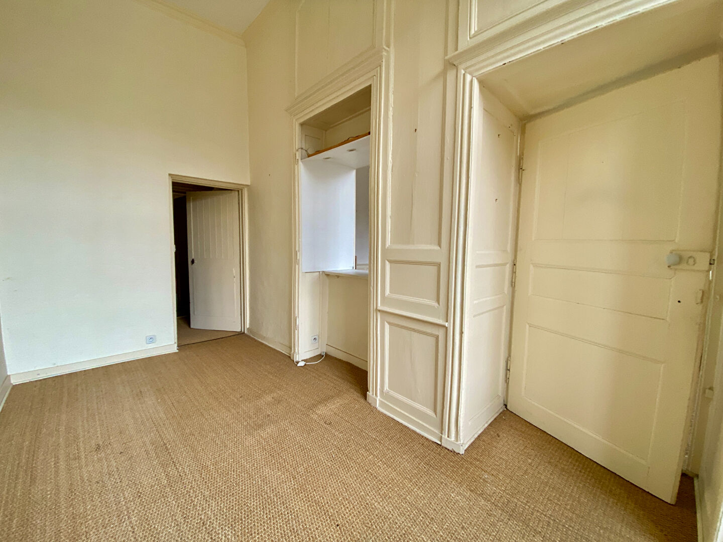 À VENDRE : Appartement T3  ou local commercial à Dinan, 2 Chambres