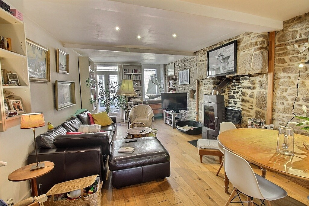 À VENDRE - Maison de ville en pierre à Dinan, 3 chambres