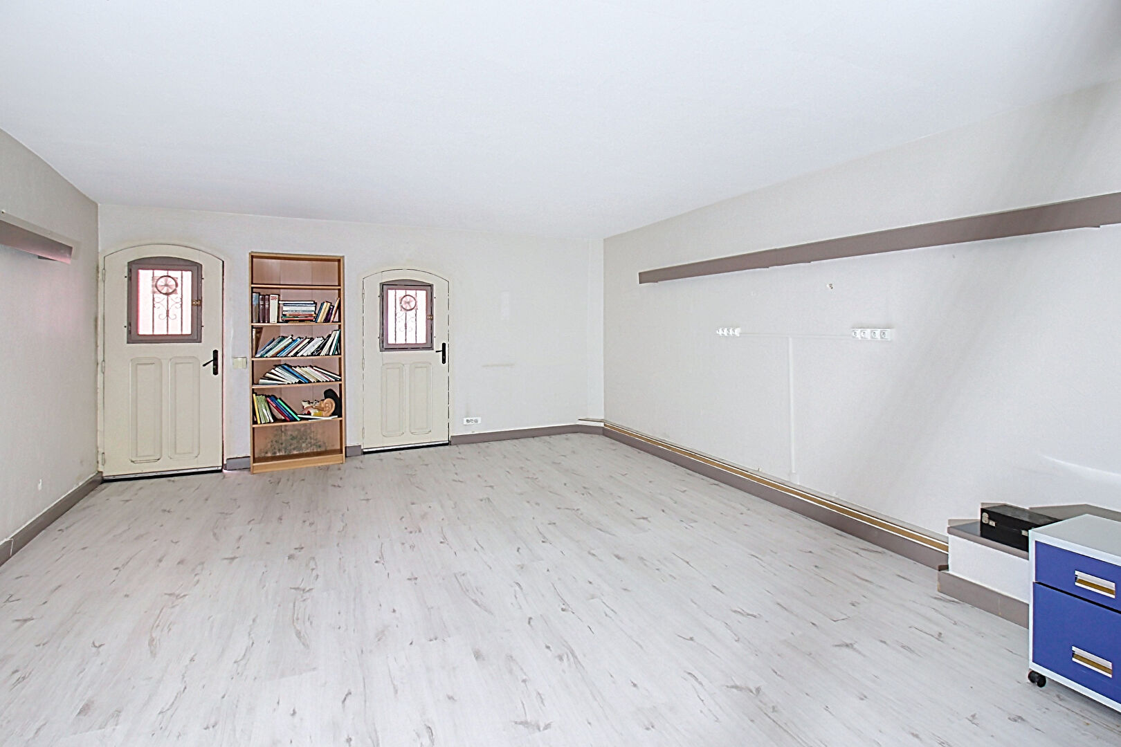 Local commercial 3 pièces 77 m²