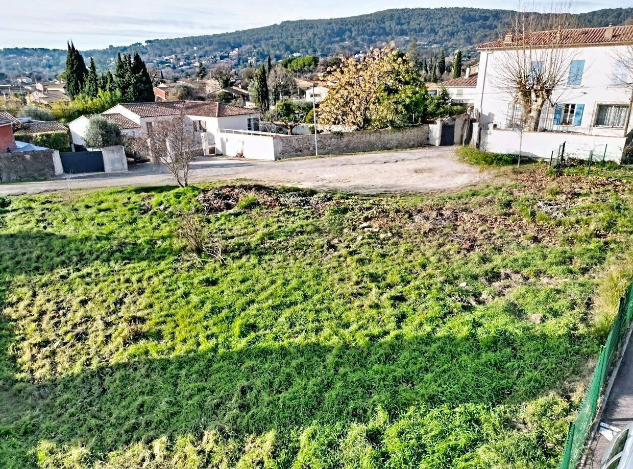 EXCLUSIVITE A VENDRE DRAGUIGNAN - TERRAIN CONSTRUCTIBLE 674m² avec Permis de construire