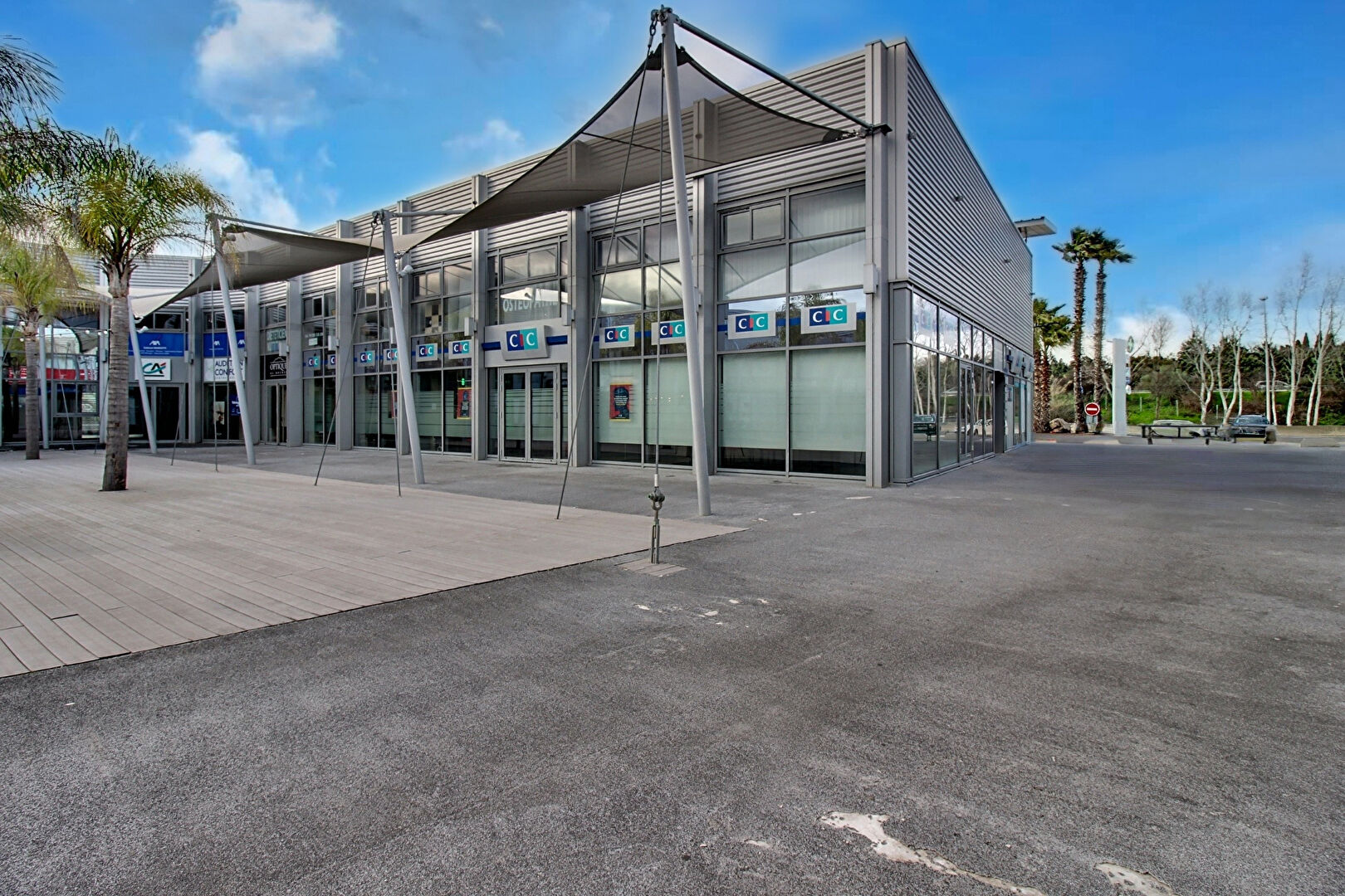 Local commercial 6 pièces 136 m²