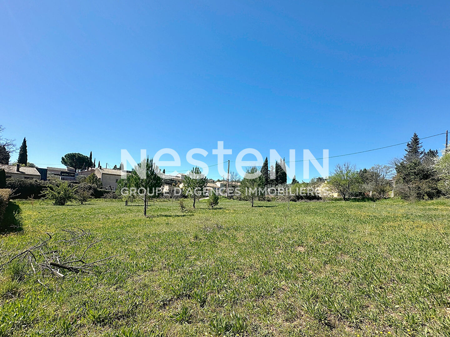 A VENDRE TERRAIN CONSTRUCTIBLE 1200 m2 LORGUES PROCHE VILLAGE