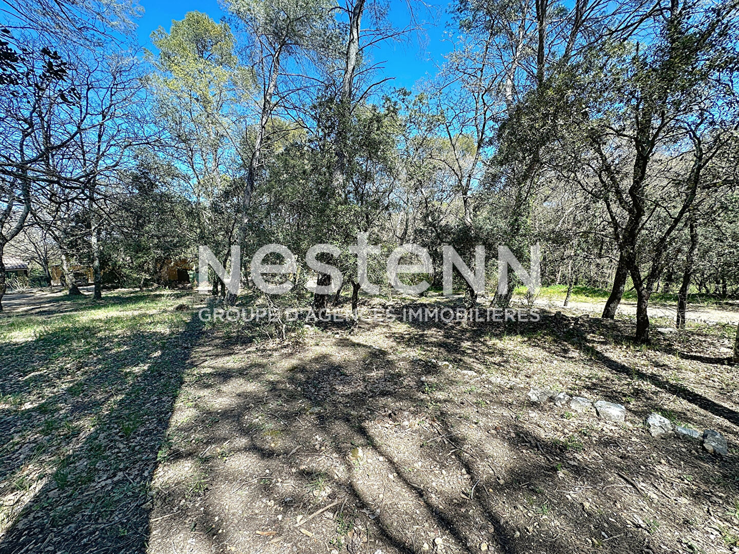 A VENDRE LORGUES : TERRAIN CONSTRUCTIBLE 2083m² - PROCHE VILLAGE