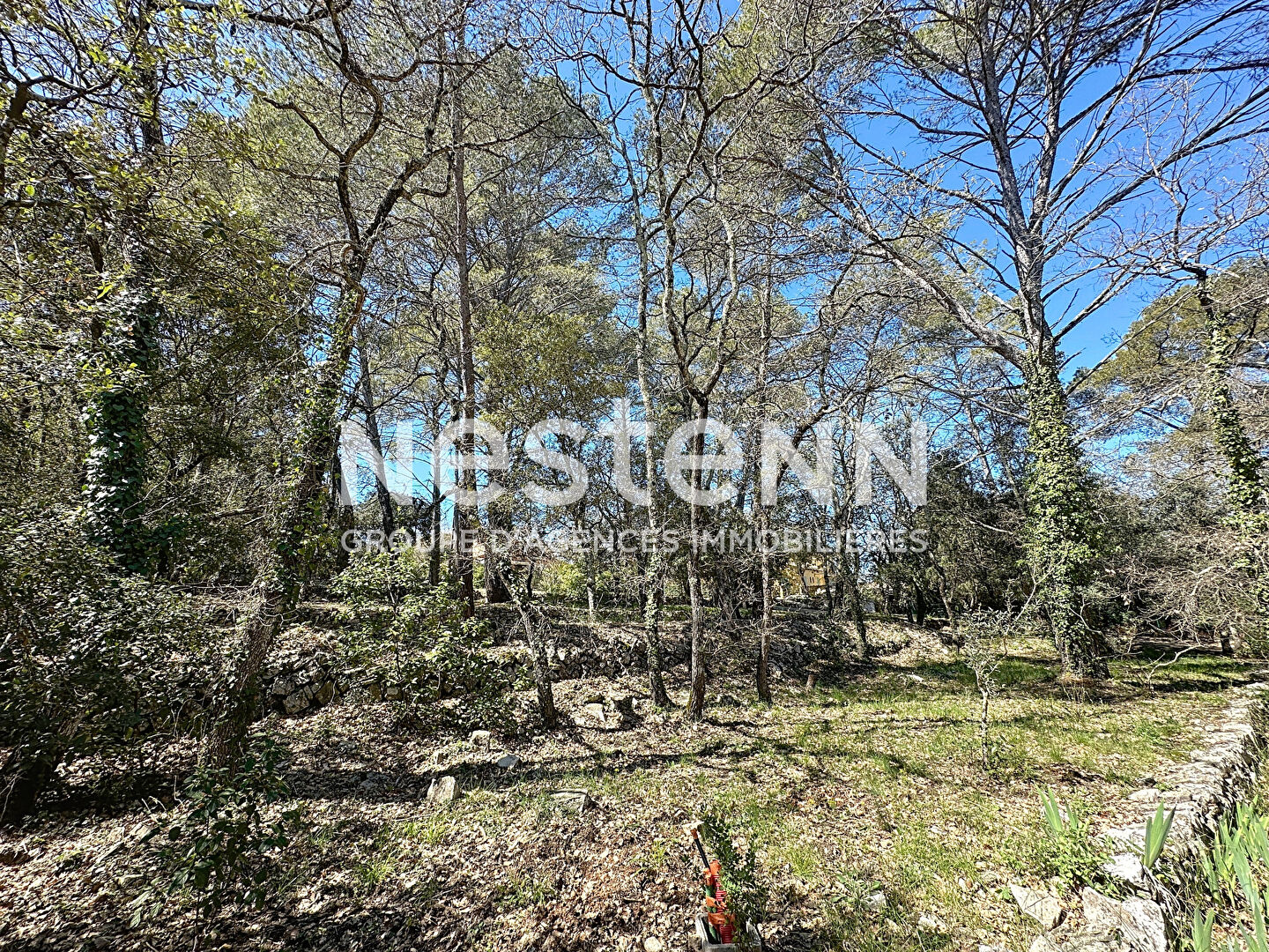 A VENDRE LORGUES : TERRAIN CONSTRUCTIBLE 2083m² - PROCHE VILLAGE