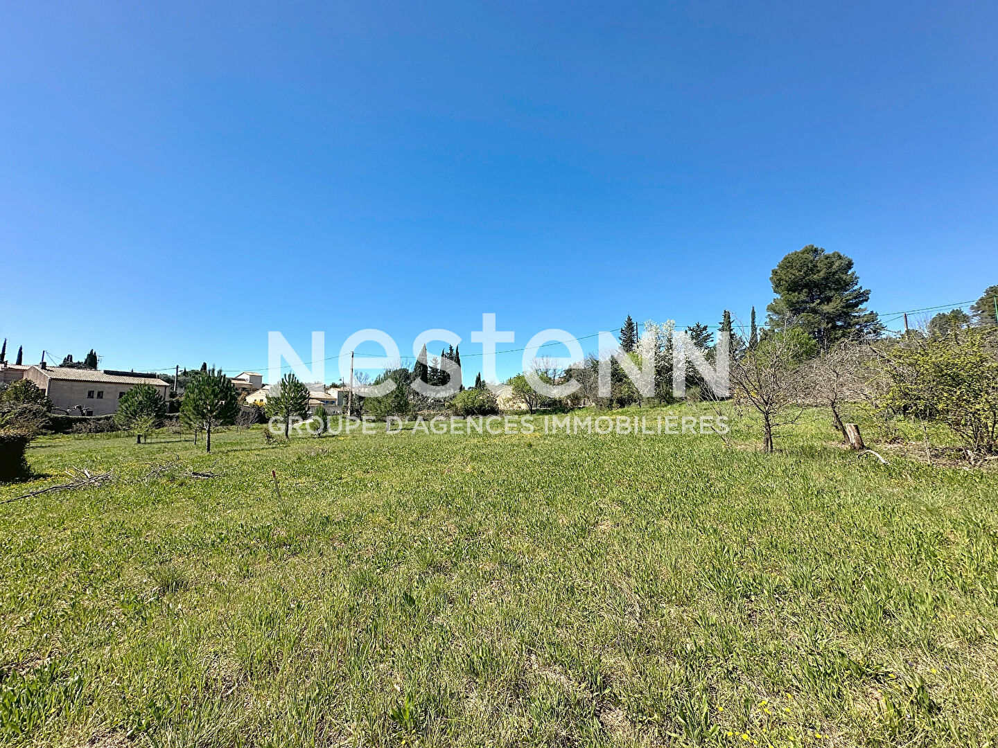 A VENDRE TERRAIN CONSTRUCTIBLE 2400 m2 LORGUES PROCHE VILLAGE