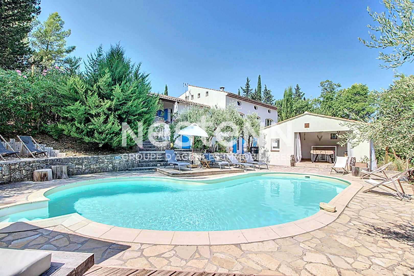 Propriété à Lorgues de 306m2 dont deux T2 indépendant + piscine forme libre sur un terrain de 1817m²