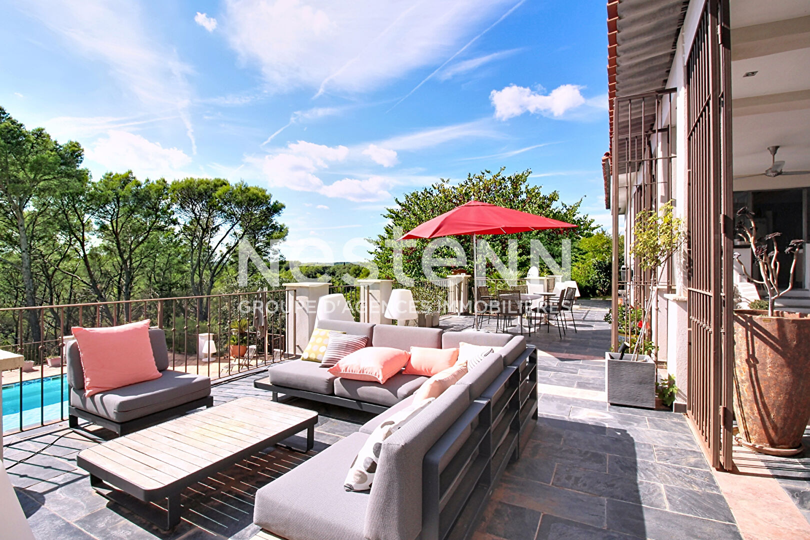 A VENDRE FLAYOSC Propriété 4 chambres 230 m² avec VUE PISCINE GARAGE