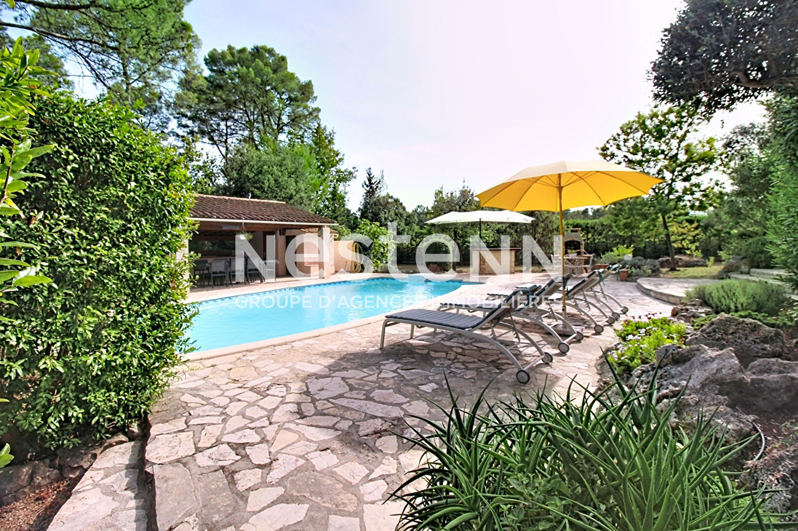 À VENDRE À LORGUES MAISON 211m²  avec piscine et garage.