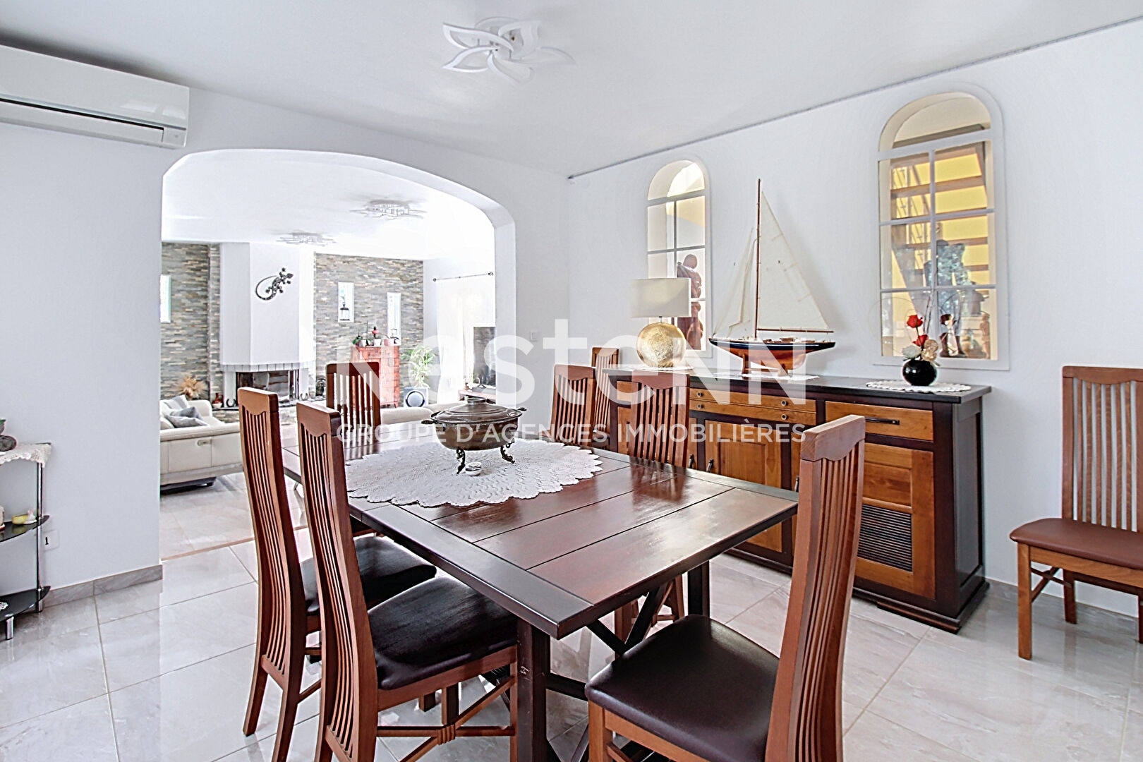 À VENDRE À LORGUES MAISON 211m²  avec piscine et garage.