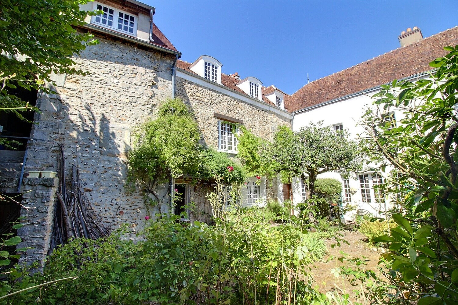 Magnifique demeure style bourgeoise centre ville d'EPERNON avec jardin et garage