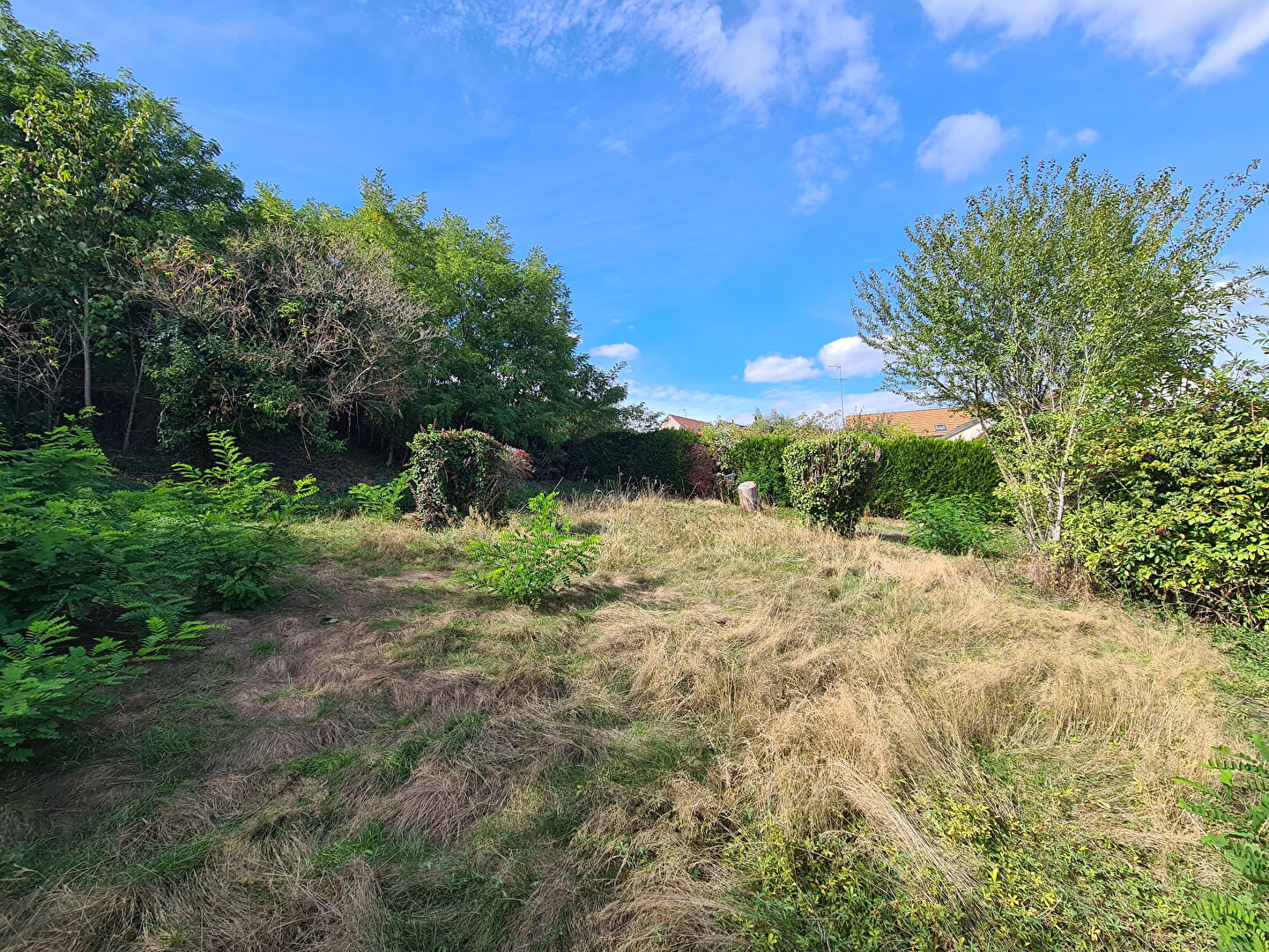 Terrain constructible à EPERNON · 89 000 €