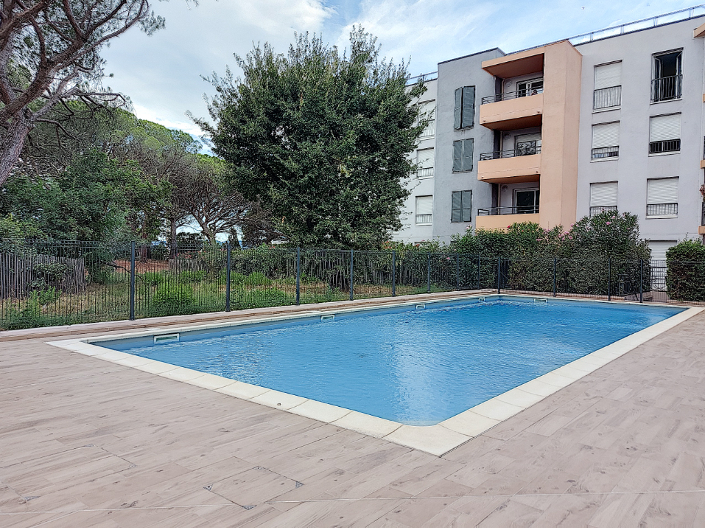 Fréjus Caïs T2 , 2 places de parking, piscine