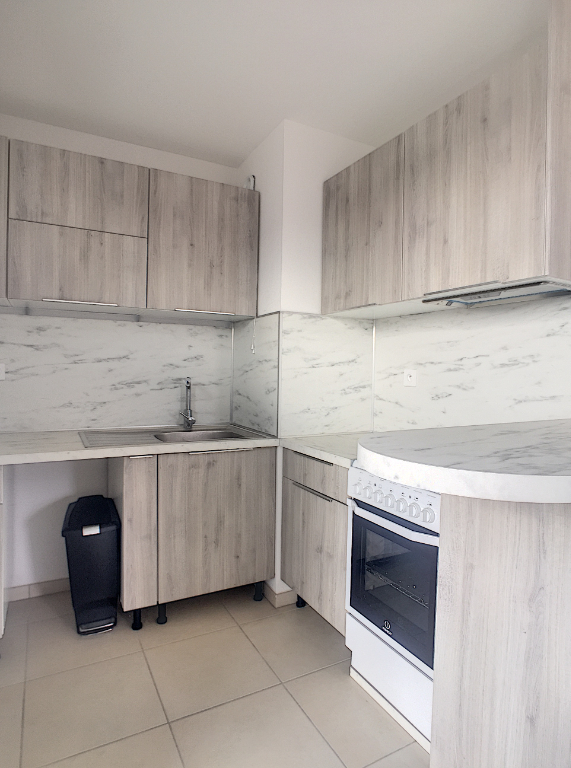 Fréjus Caïs T2 , 2 places de parking, piscine