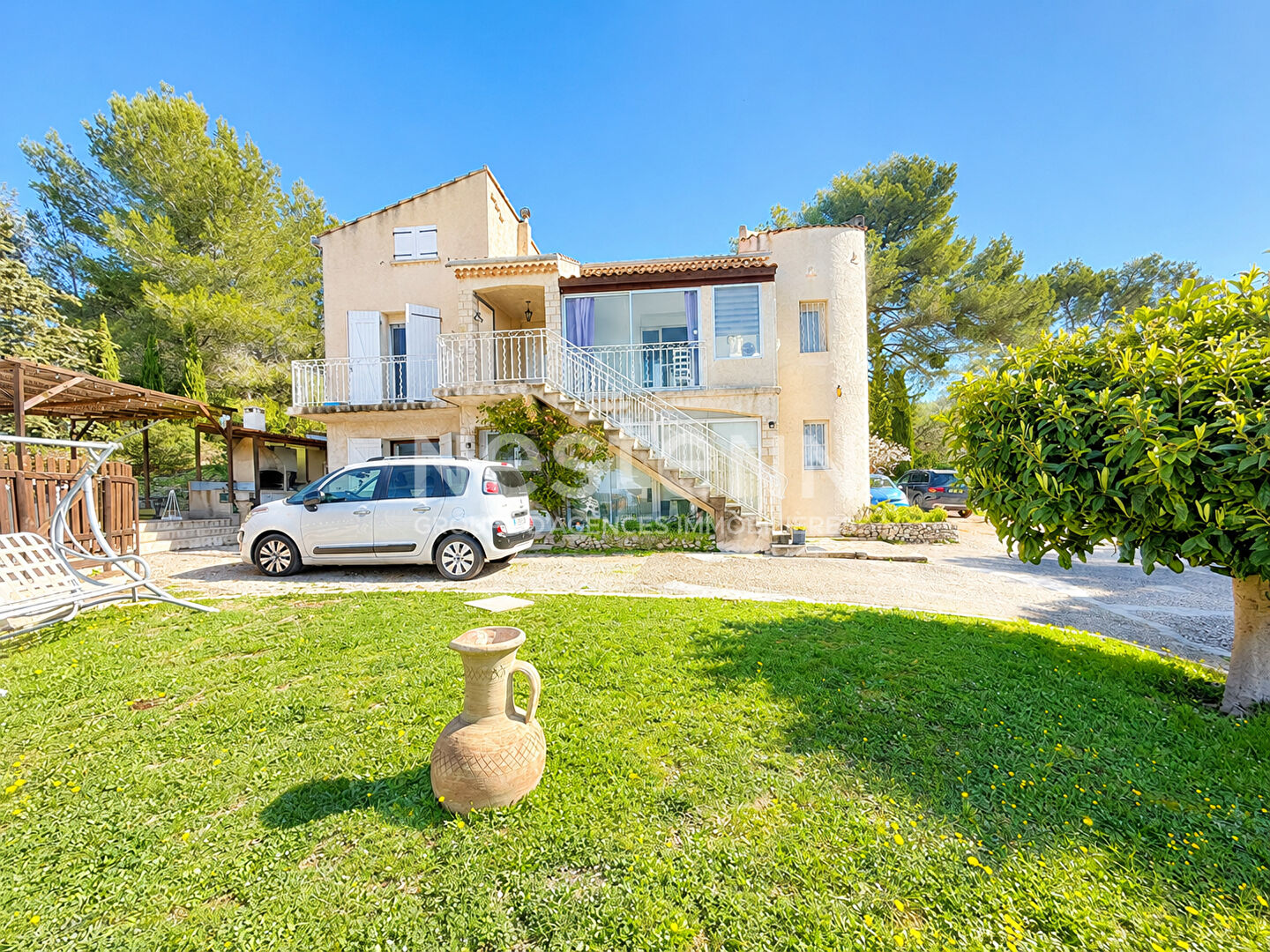 Maison 7 pièces 197 m² · à Simiane-Collongue · 197 m² · 695 000 €