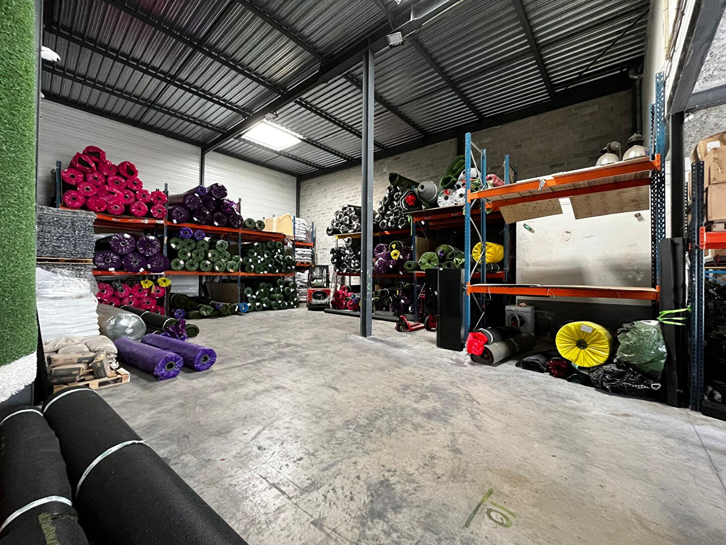 Local commercial 390 m² · à Bouc Bel Air · 390 m² · 714 000 €
