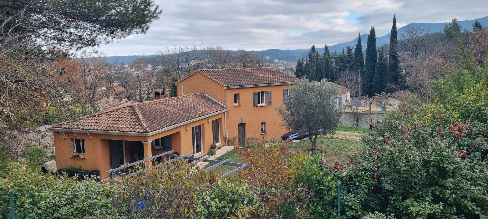 Maison Gardanne 5 pièce(s) - 1500m² de terrain - Double garage - Piscine - Calme absolu