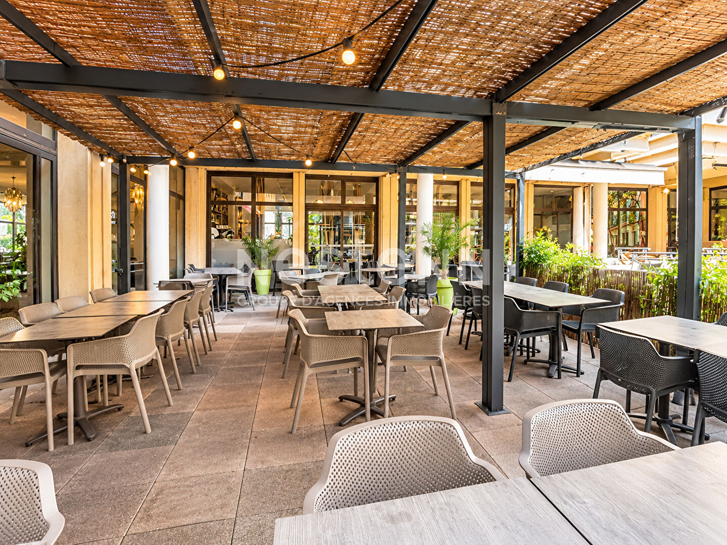 Local commercial 156 m² · à Aix-en-Provence · 156 m² · 110 000 €