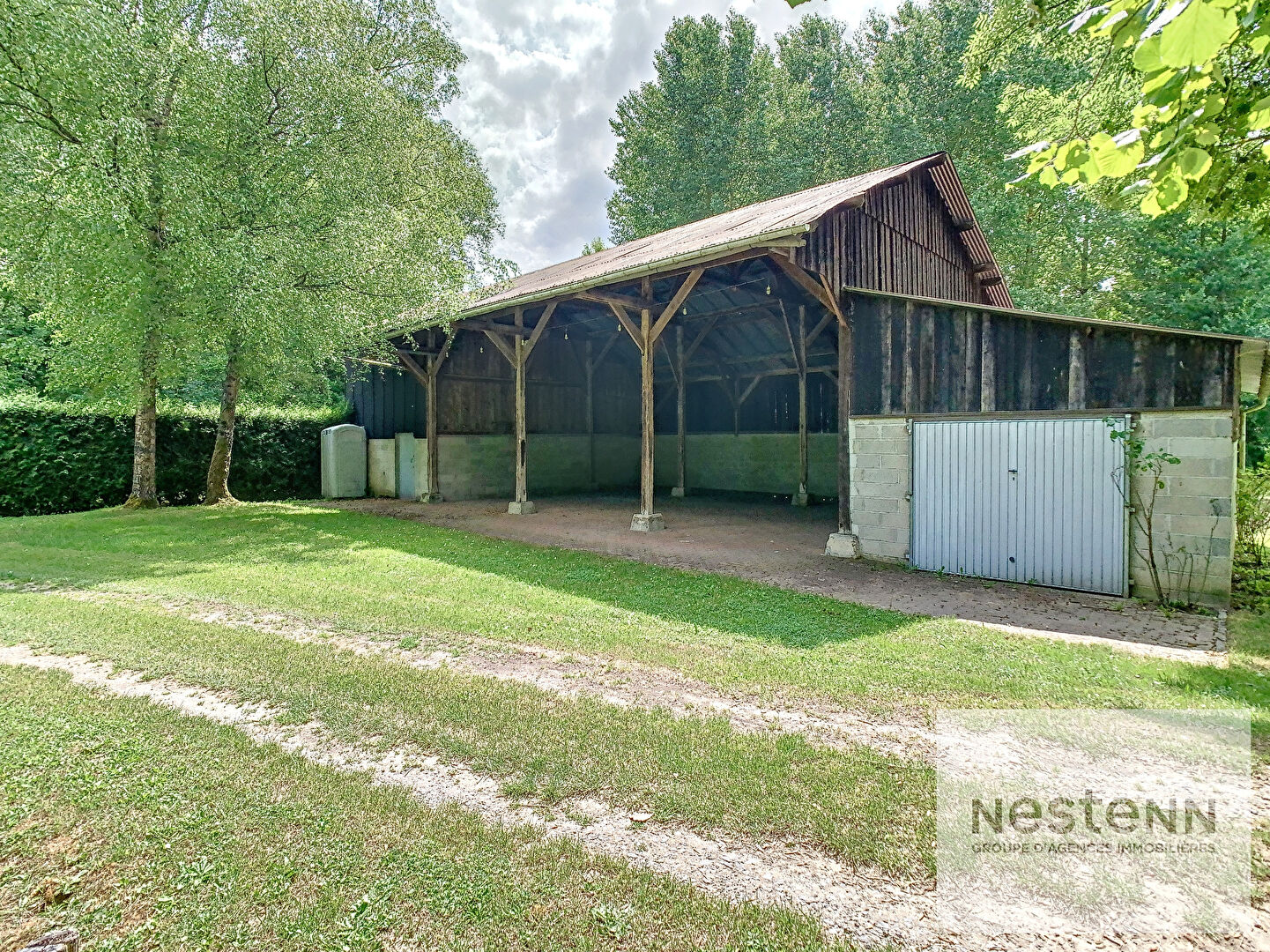 Terrain de loisirs de 4607m2 avec etang proche LAON, hangar de 110m2 et