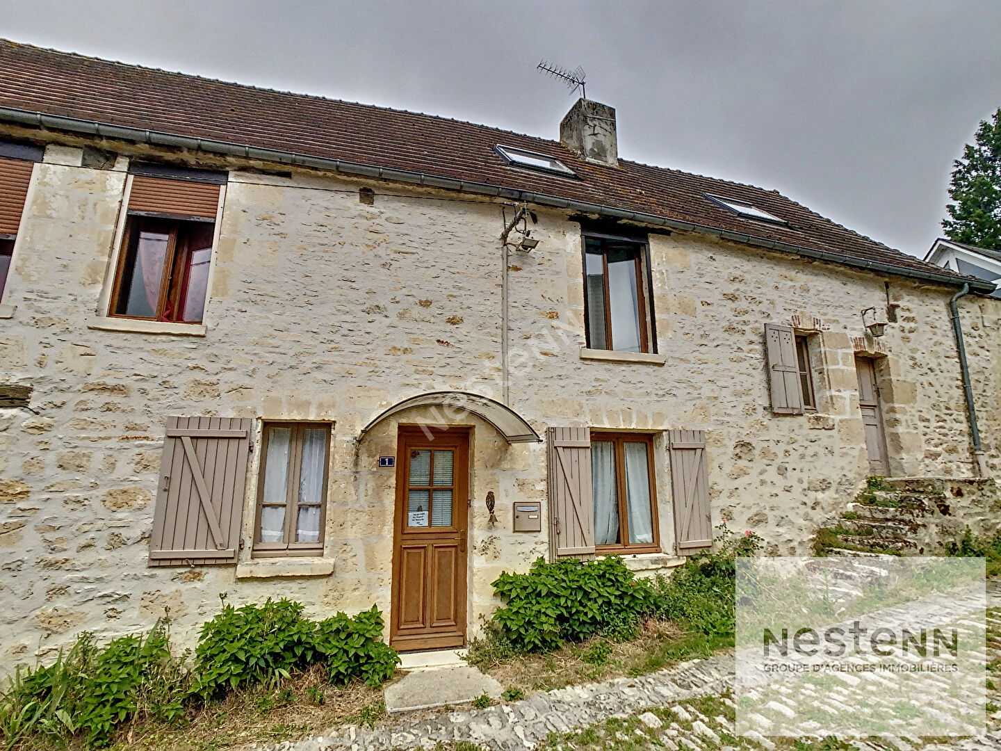 Maison en pierre sud de Laon 157 m2 dependances et petit terrain