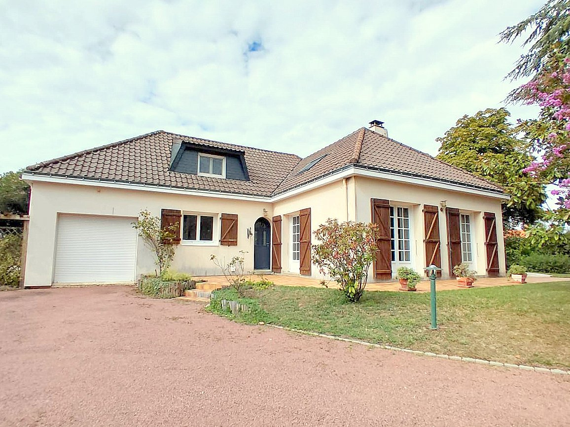 Maison 9 pièces 295 m² · à Saint-Julien-de-Concelles · 295 m² · 498 000 €