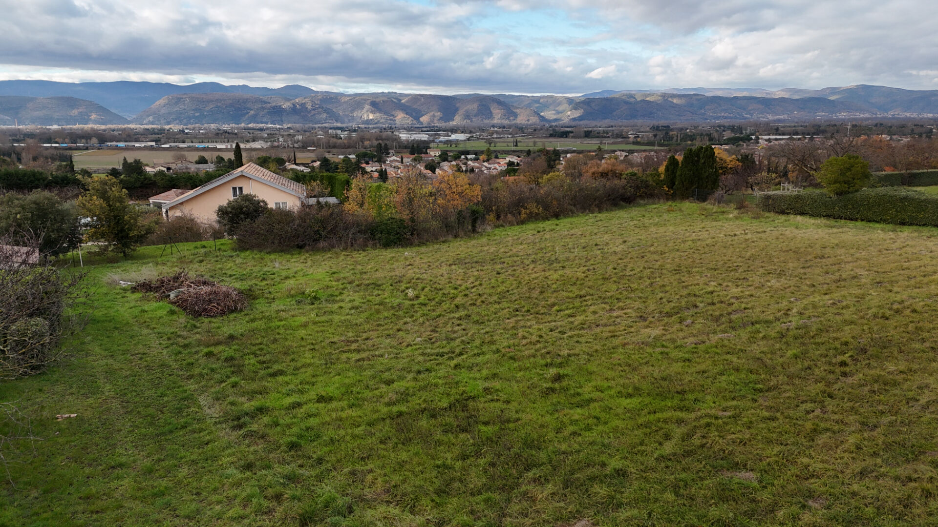 EXCLUSIVITE - PARCELLE TERRAIN DE 1140 M² CONSTRUCTIBLE A LORIOL · à Loriol sur Drome · 145 000 €