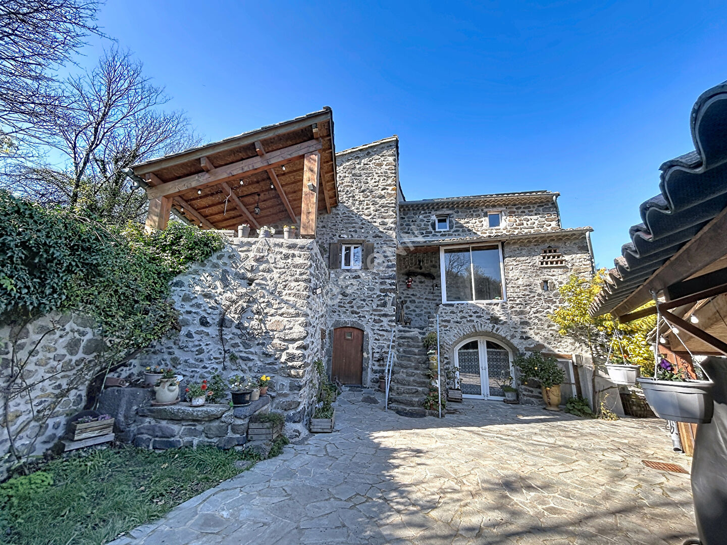 Maison 9 pièces 285 m² · à Saint Martin sur Lavezon · 285 m² · 745 000 €