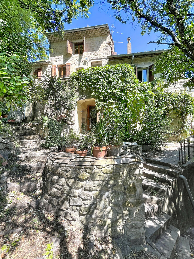 Immeuble 7 pièces 166 m² · à Cruas · 166 m² · 223 650 €